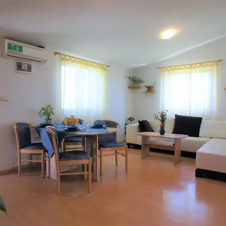 Charming House Surrounded By Greenery, 2 Km From Famous Nyaraló *